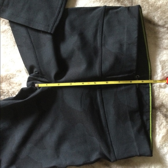 🆕 CK Camo Capri Leggings 🖤🧘🏼♂️👟 - Picture 13 of 13